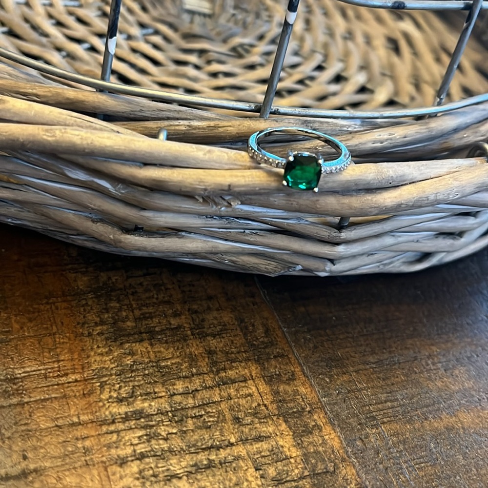 Green Gemstone .925 Silver Filled Ring - Picture 7 of 8